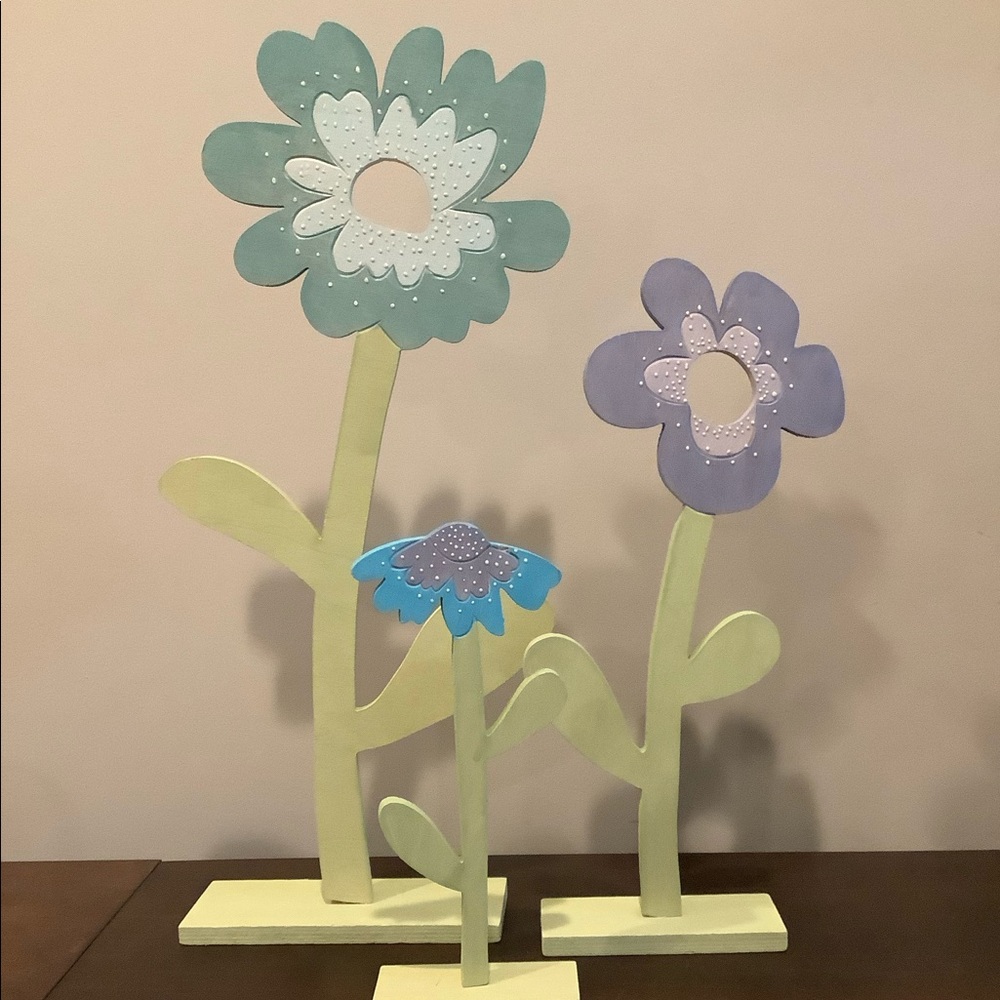 Set of 3 Painted Wood Flowers Tabletop Decor 🌸